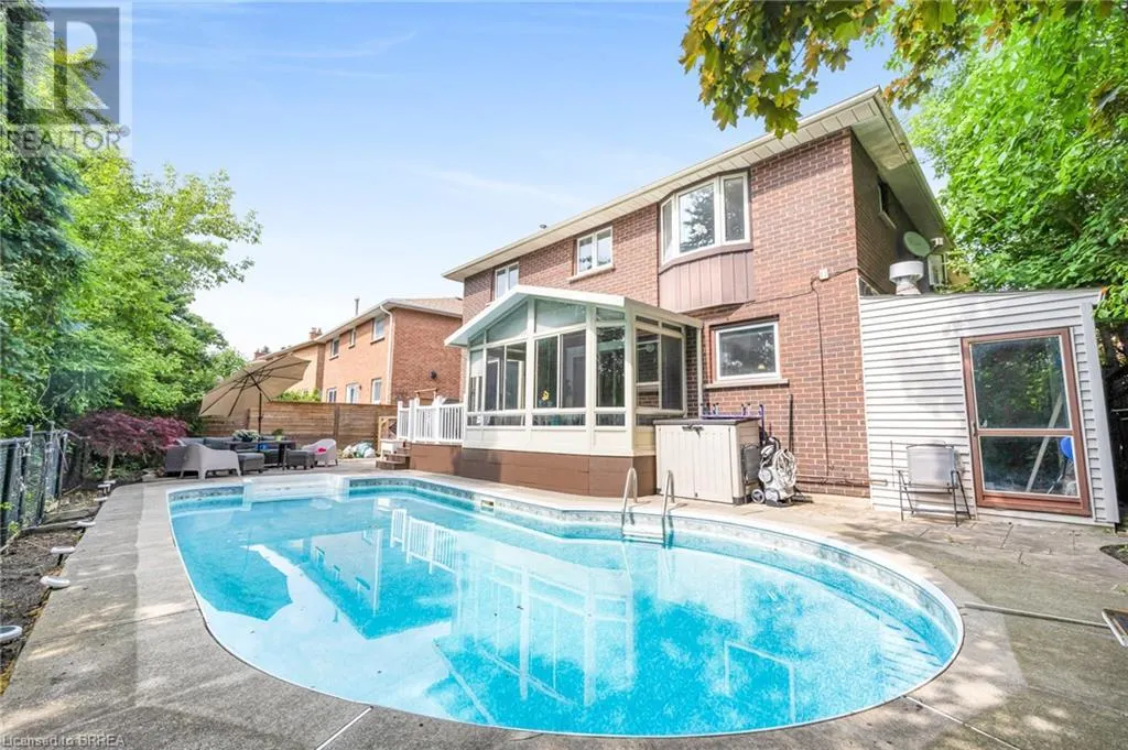 26 DUNDALK Crescent
