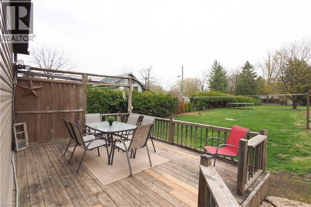 107 WOOLWICH Street S