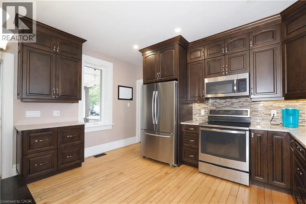 107 WOOLWICH Street S