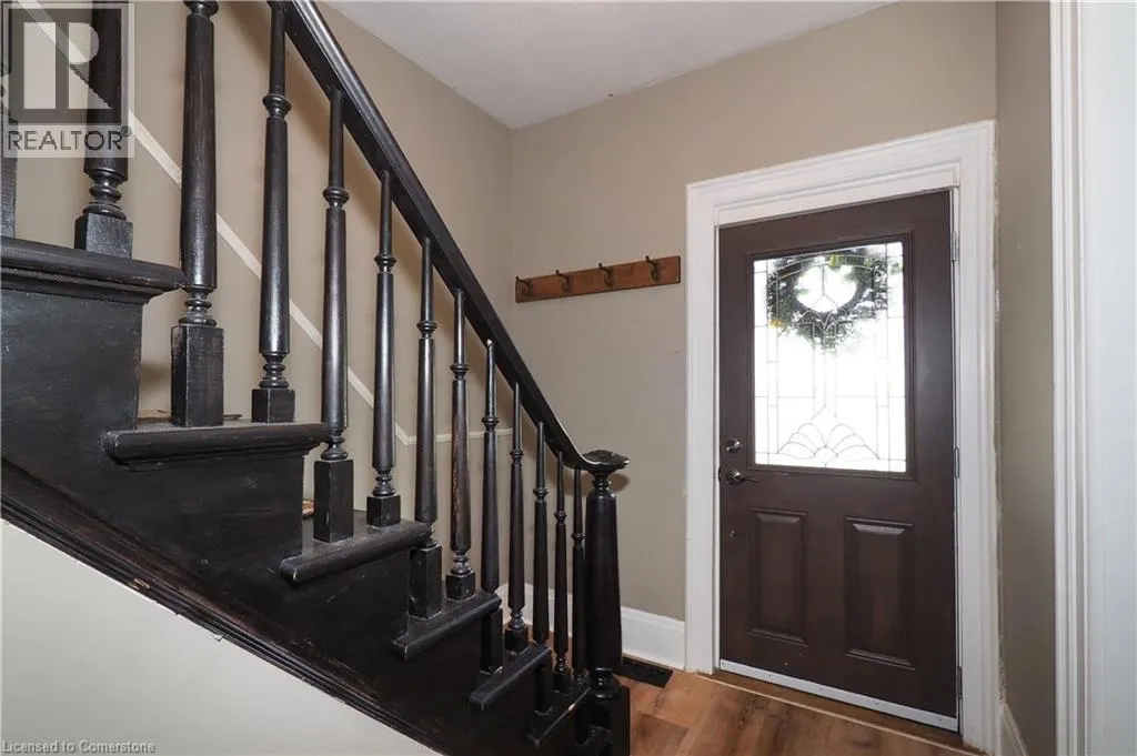 107 WOOLWICH Street S