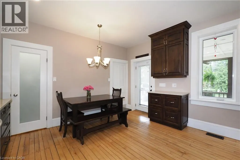 107 WOOLWICH Street S
