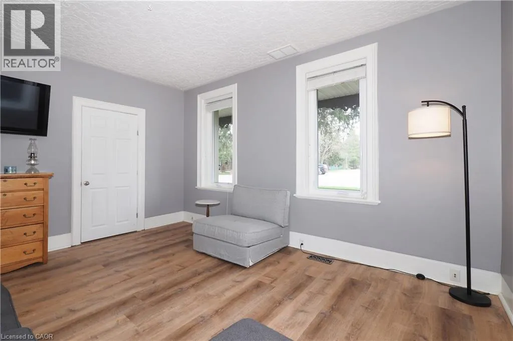 107 WOOLWICH Street S