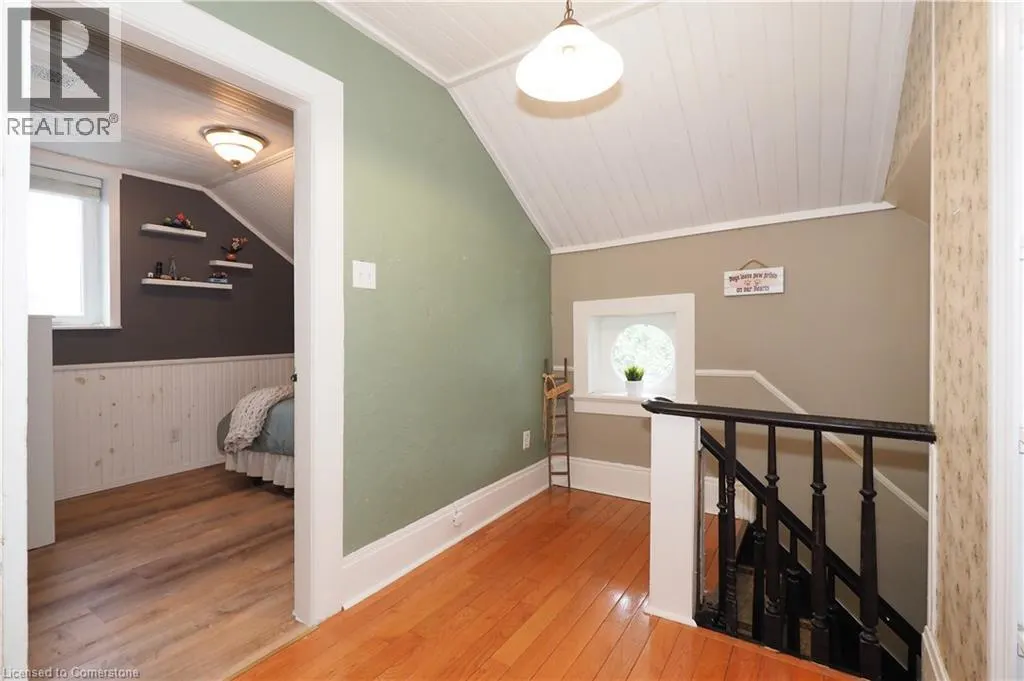 107 WOOLWICH Street S