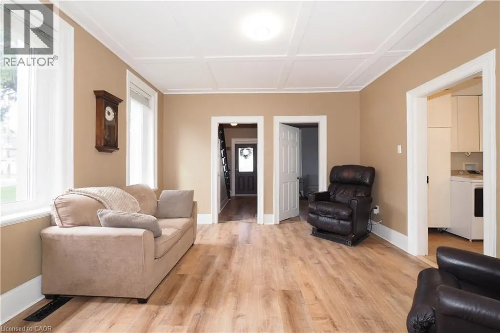 107 WOOLWICH Street S