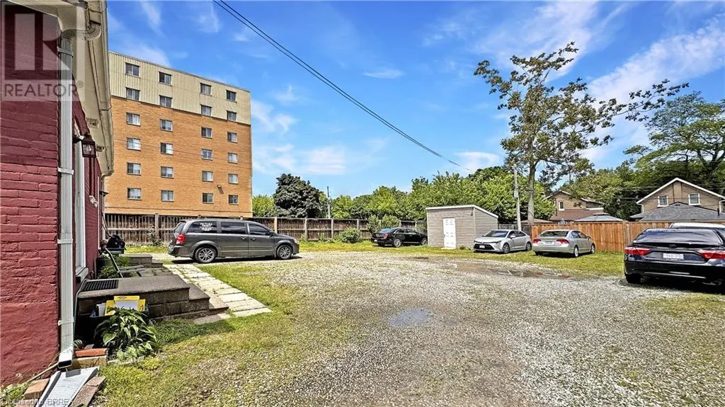 273 BRANT Avenue