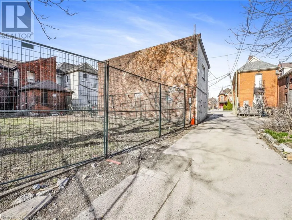 14 VICTORIA Avenue N