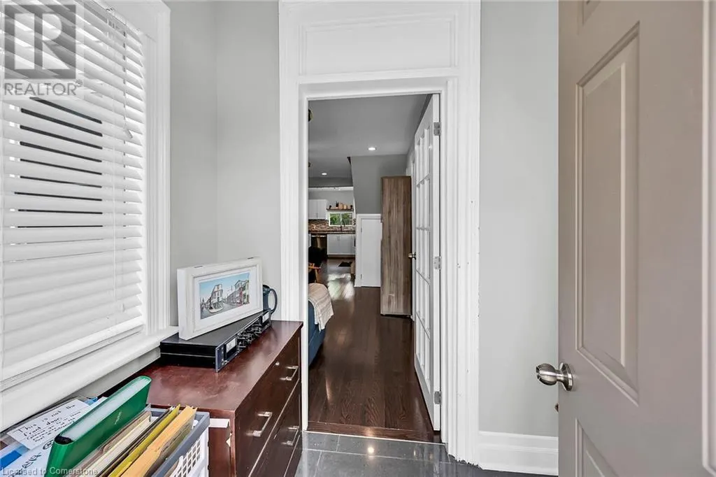 287 KING Street W