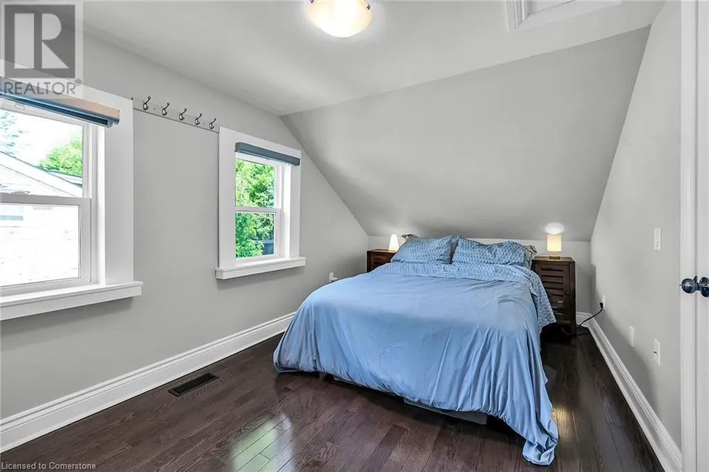 287 KING Street W