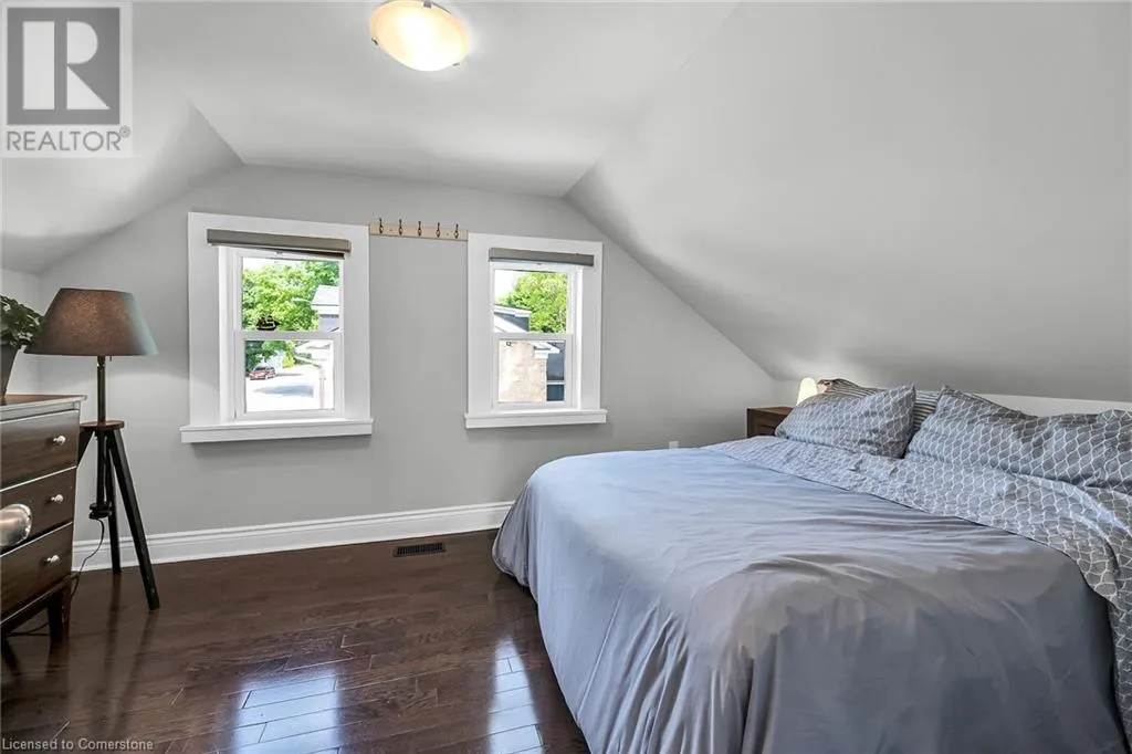 287 KING Street W
