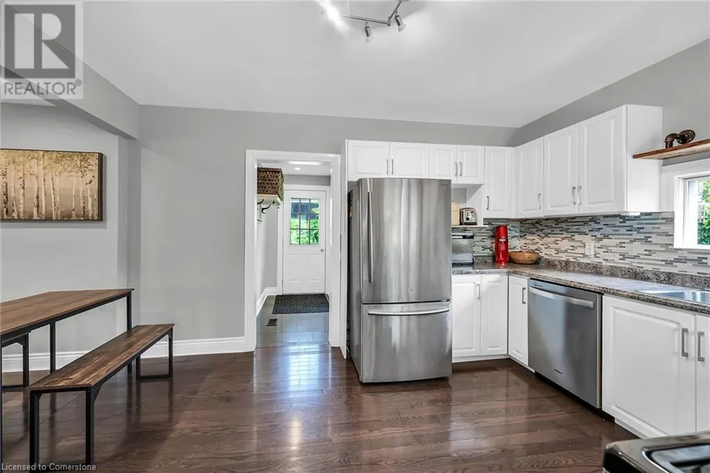 287 KING Street W