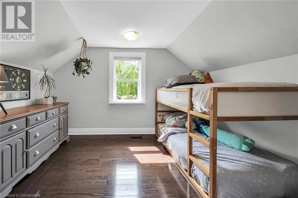 287 KING Street W