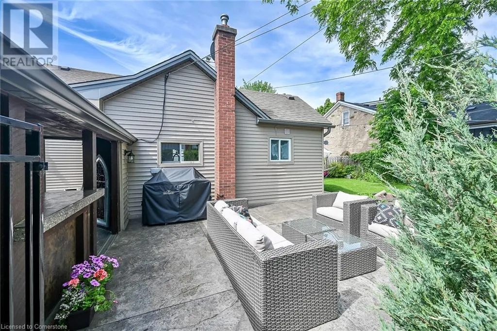 287 KING Street W
