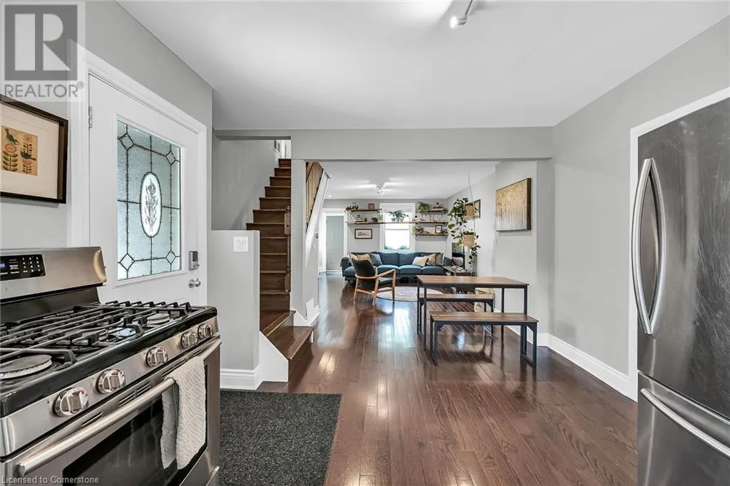 287 KING Street W