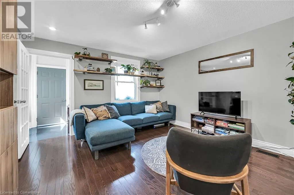 287 KING Street W