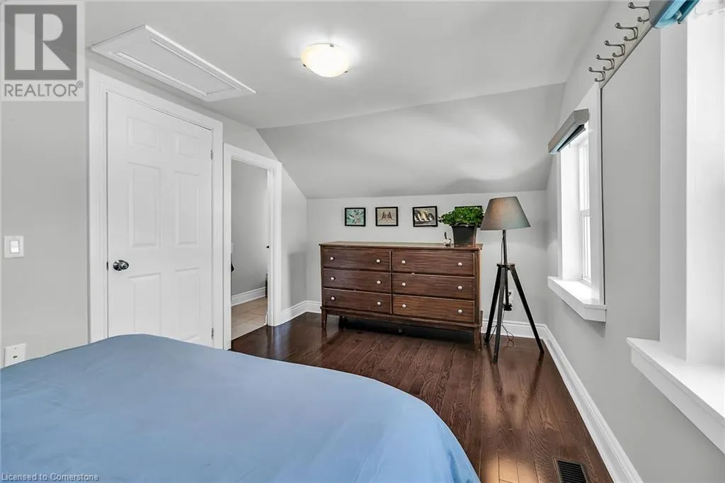 287 KING Street W