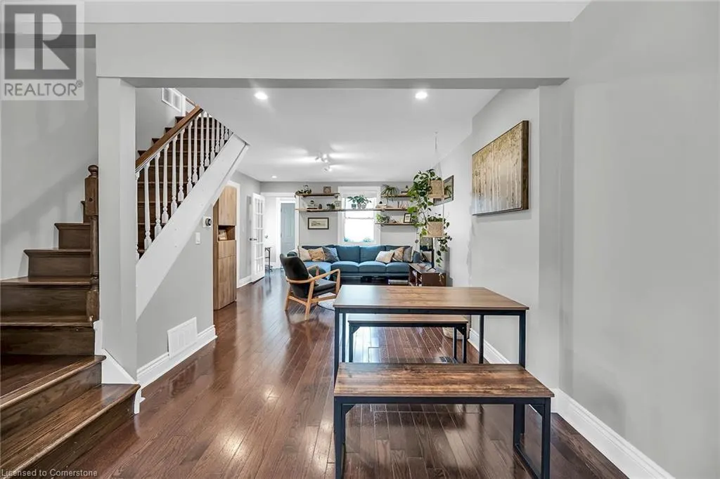 287 KING Street W