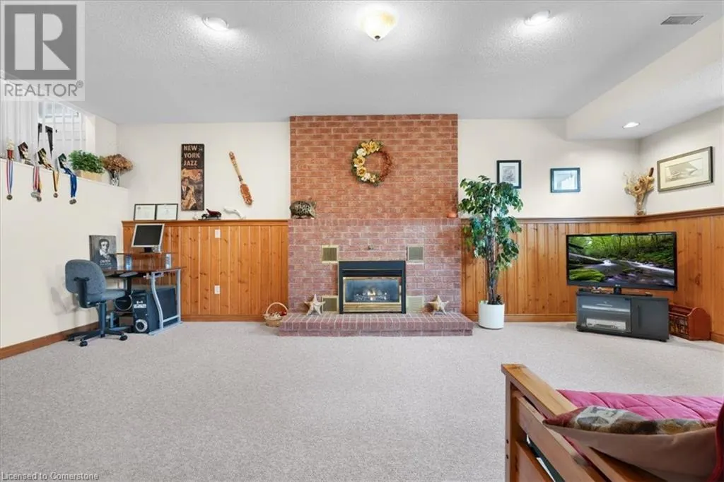 7994 OAKRIDGE Drive