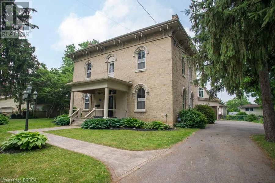 40 OAKHILL Drive