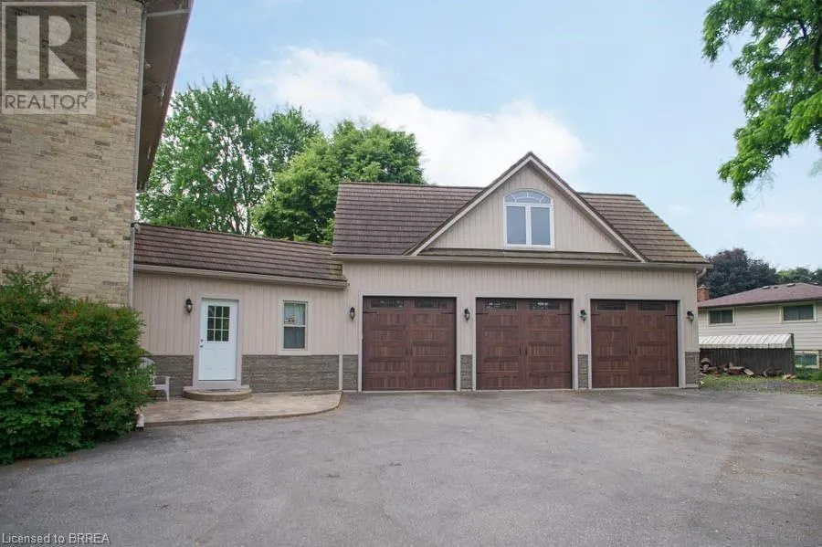 40 OAKHILL Drive