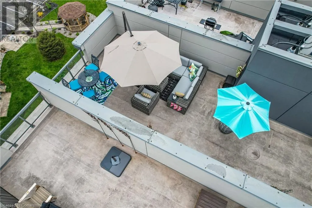 39 ROBINSON Street N Unit# 4, #4