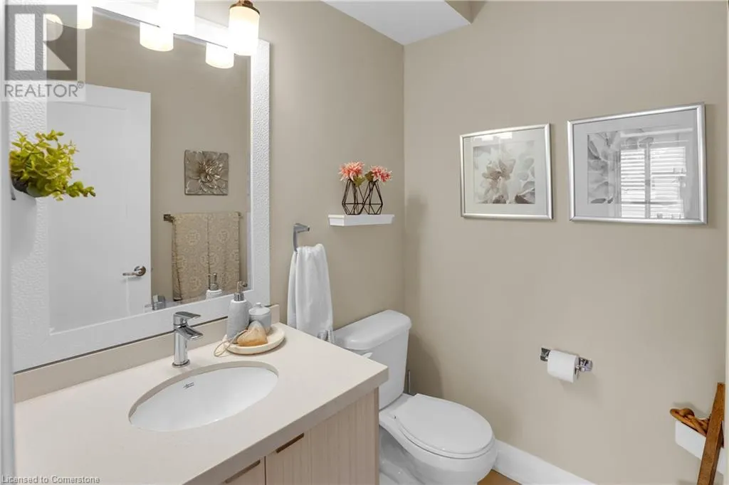 39 ROBINSON Street N Unit# 4, #4