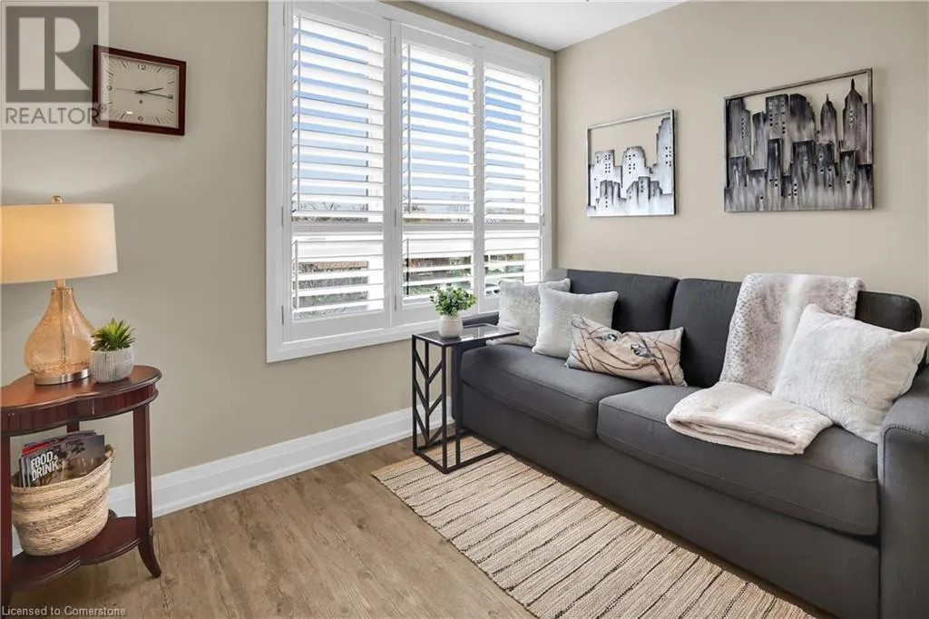 39 ROBINSON Street N Unit# 4, #4
