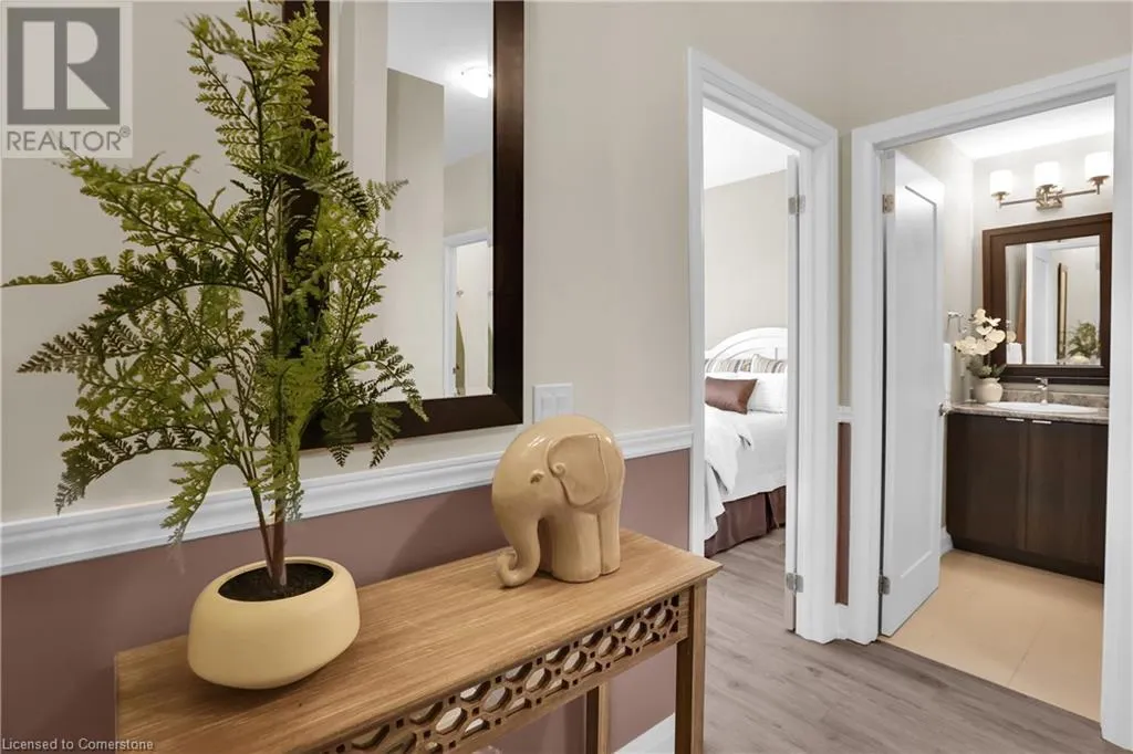 39 ROBINSON Street N Unit# 4, #4