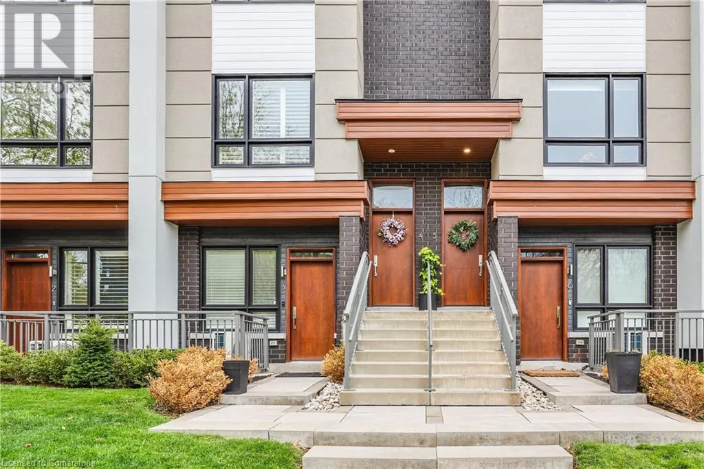 39 ROBINSON Street N Unit# 4, #4