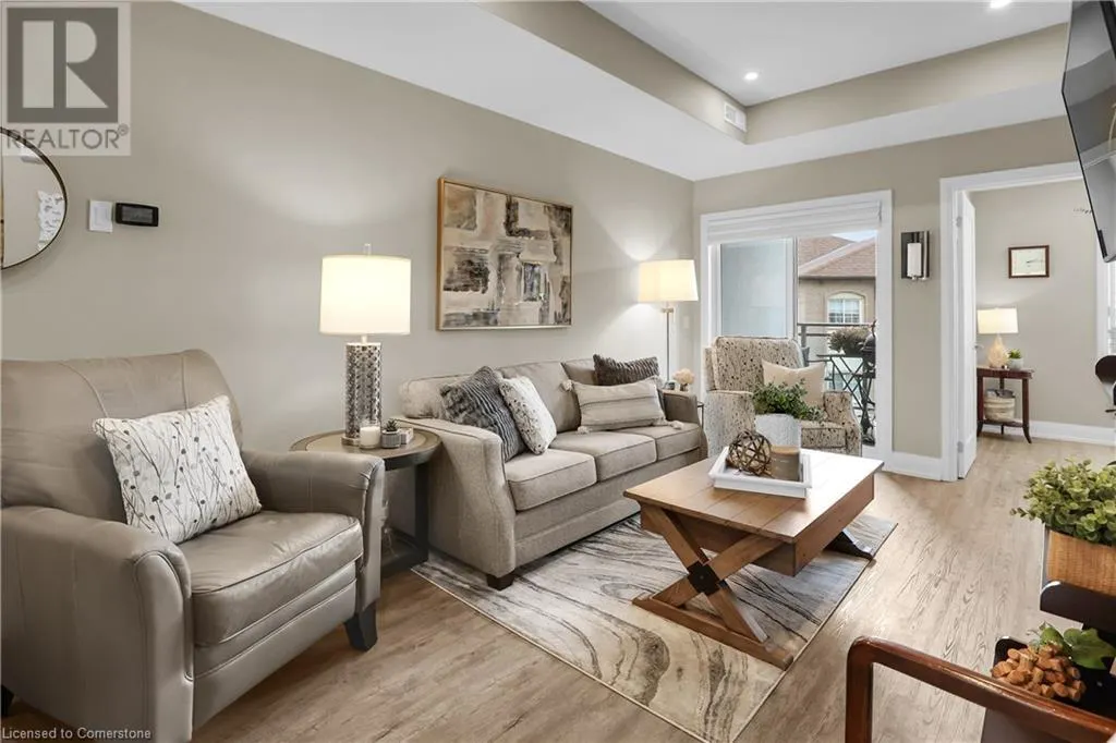 39 ROBINSON Street N Unit# 4, #4