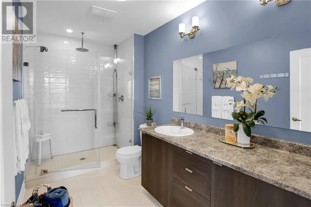 39 ROBINSON Street N Unit# 4, #4