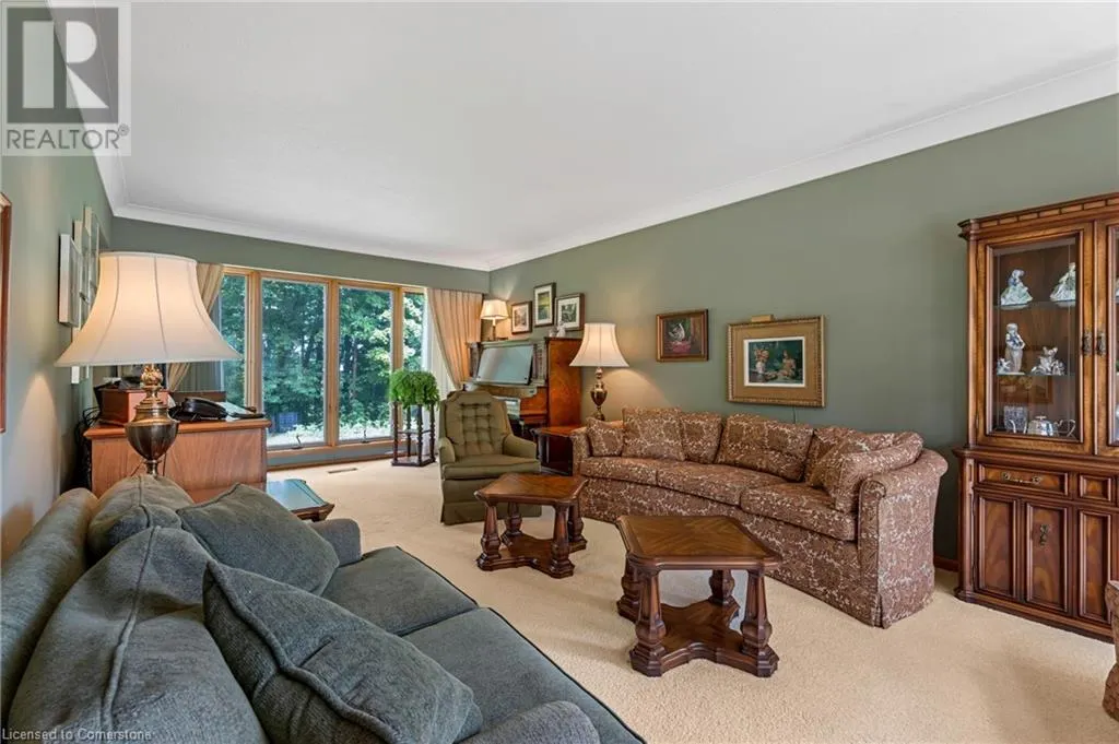 13 LESLIE Drive