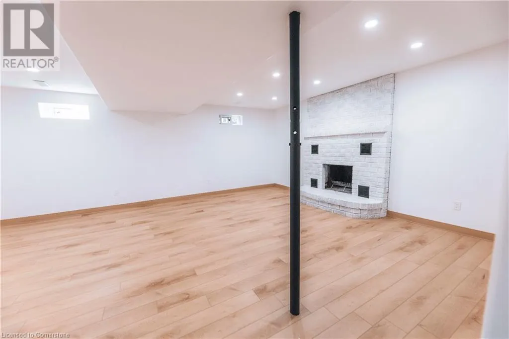 52 LAMPMAN Crescent