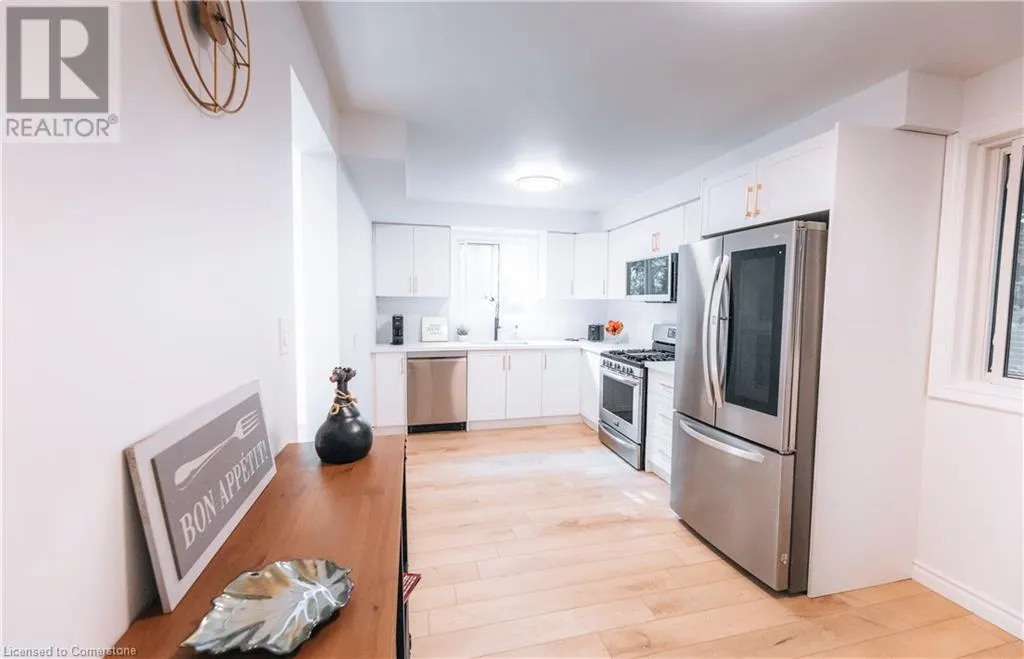 52 LAMPMAN Crescent