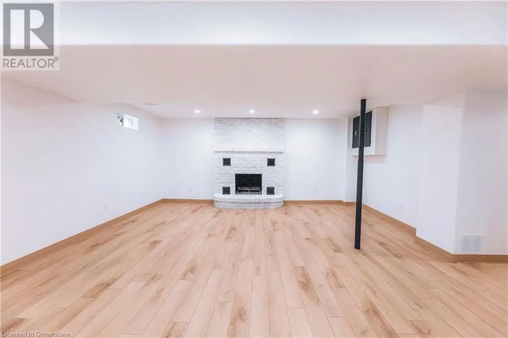 52 LAMPMAN Crescent