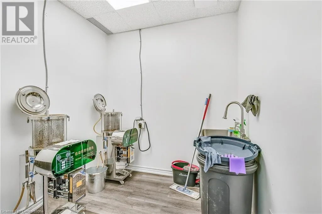1040 GARNER Road W Unit# 207, #207