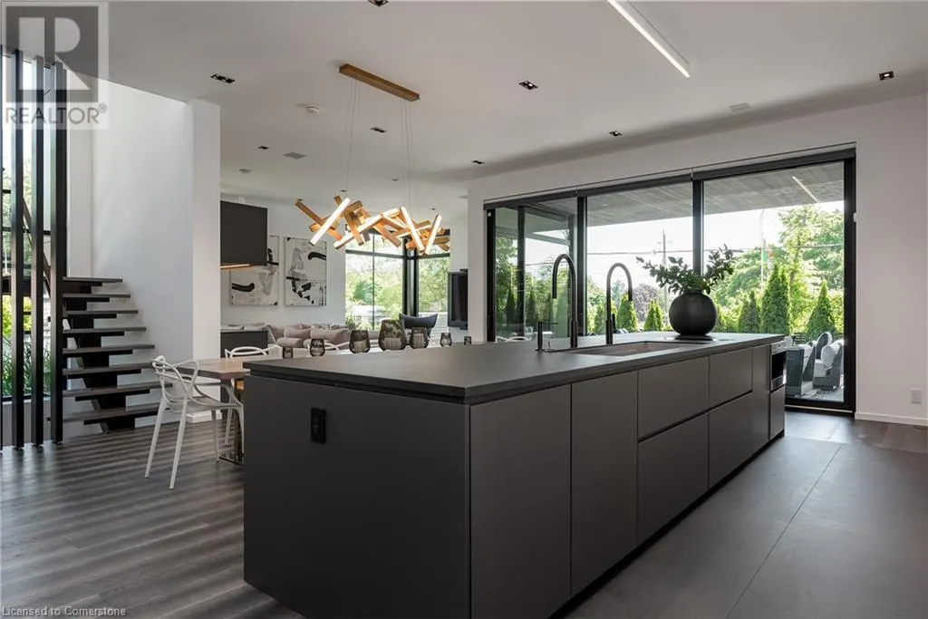 1239 SEDGEWICK Crescent