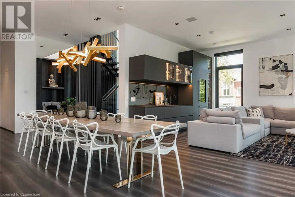 1239 SEDGEWICK Crescent