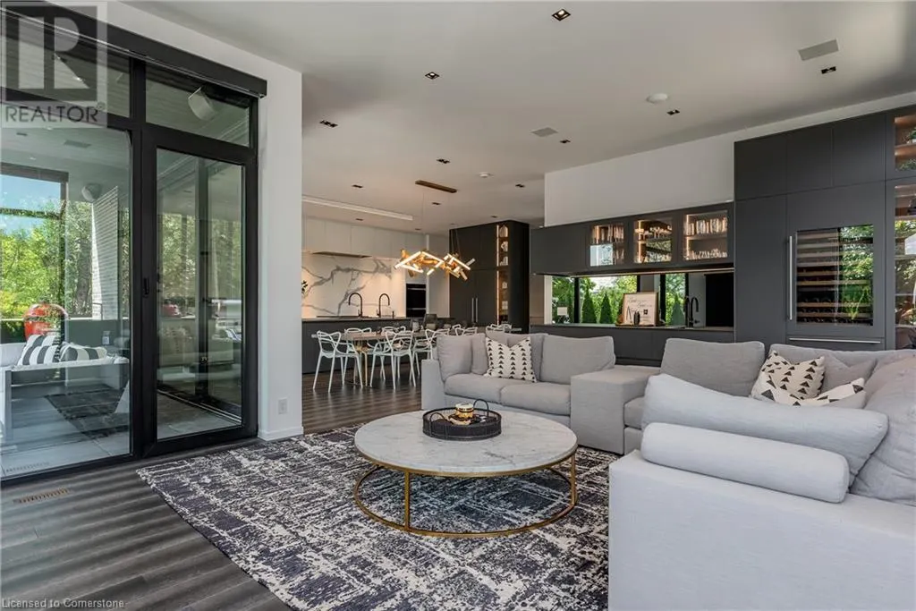 1239 SEDGEWICK Crescent