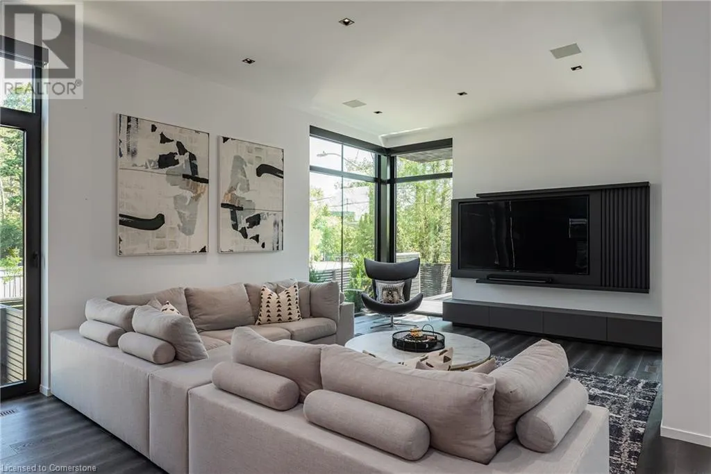 1239 SEDGEWICK Crescent