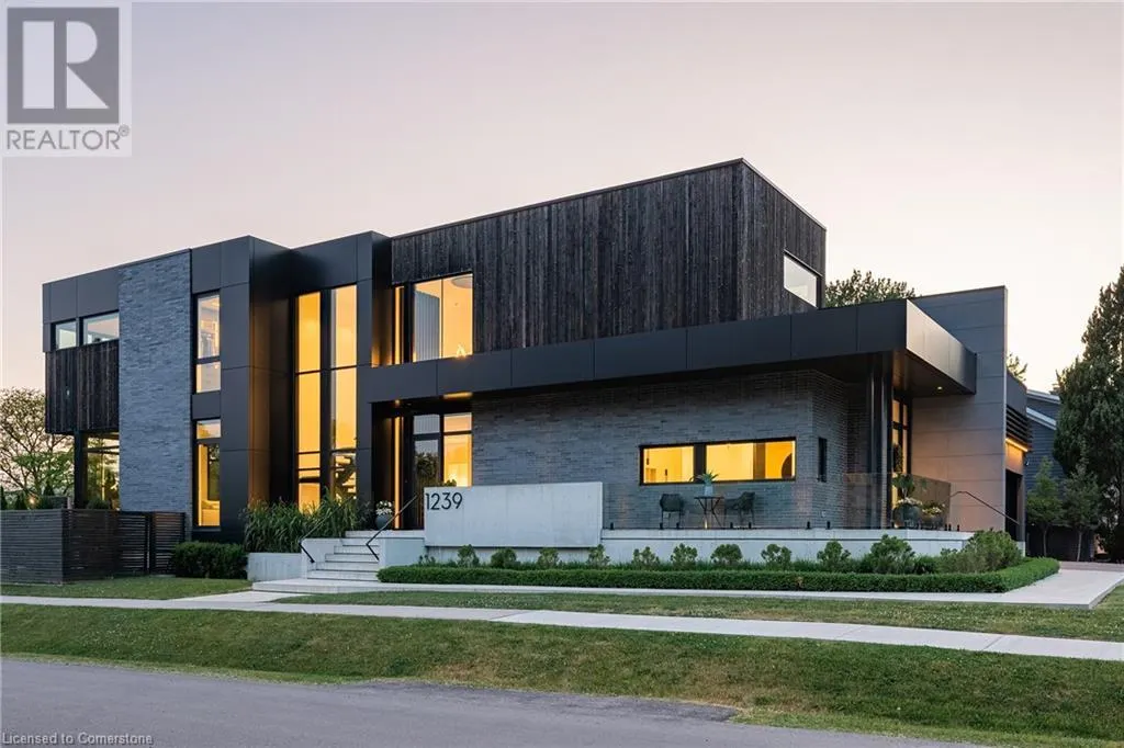 1239 SEDGEWICK Crescent