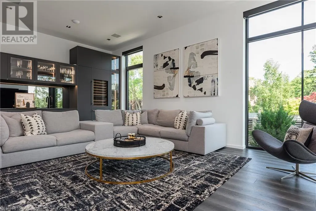 1239 SEDGEWICK Crescent