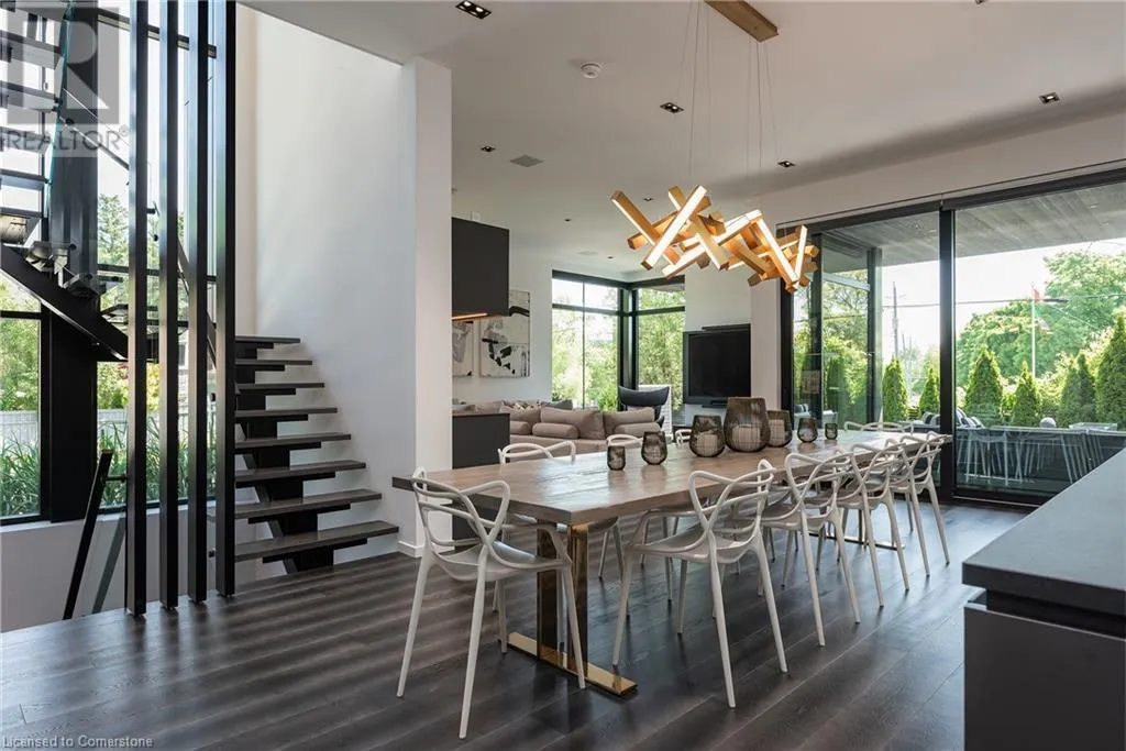 1239 SEDGEWICK Crescent