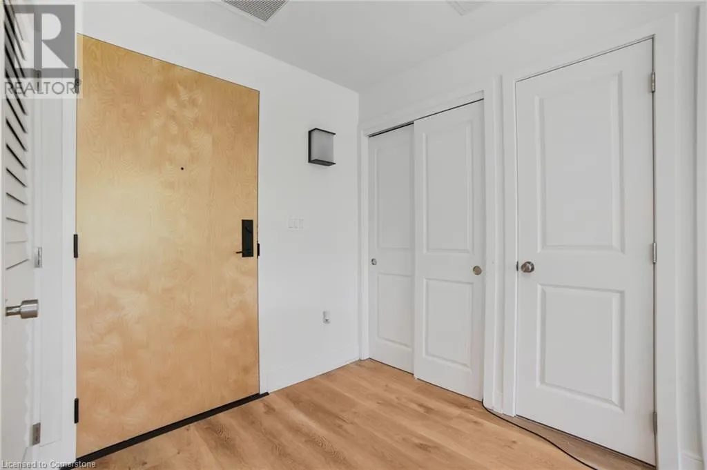 121 MARY Street Unit# 402, #402