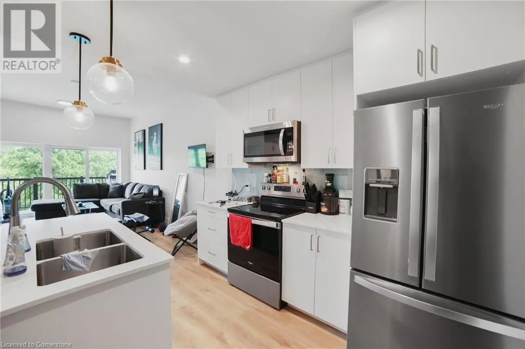 121 MARY Street Unit# 402, #402