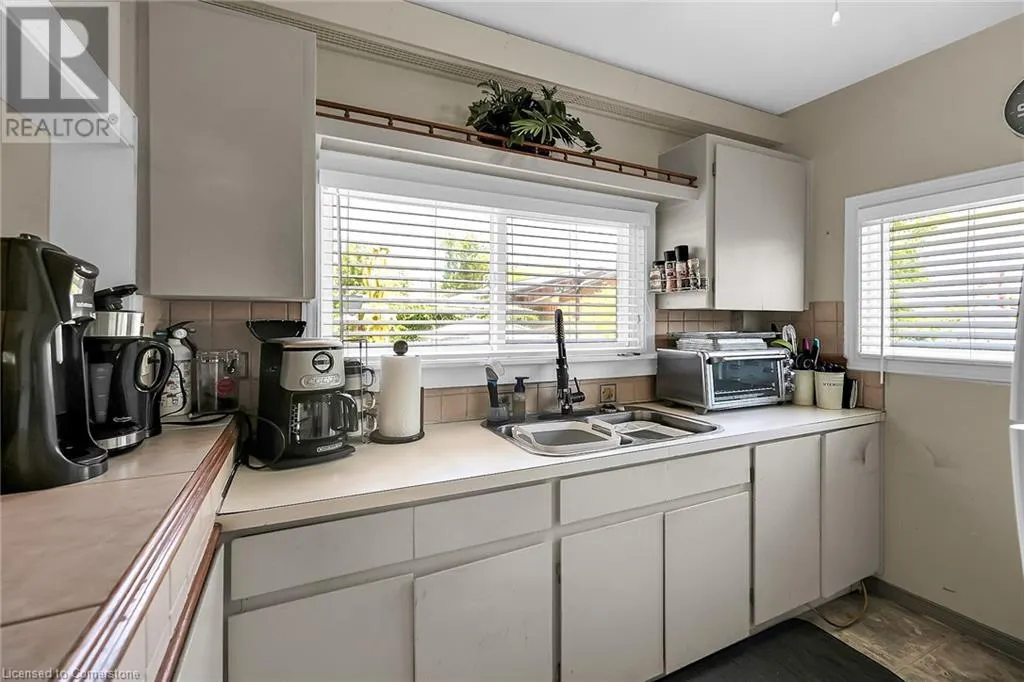 1041 LAKESHORE Road