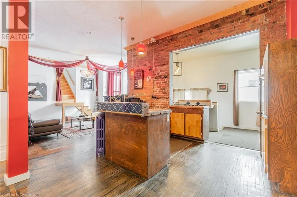 538 MAIN Street E