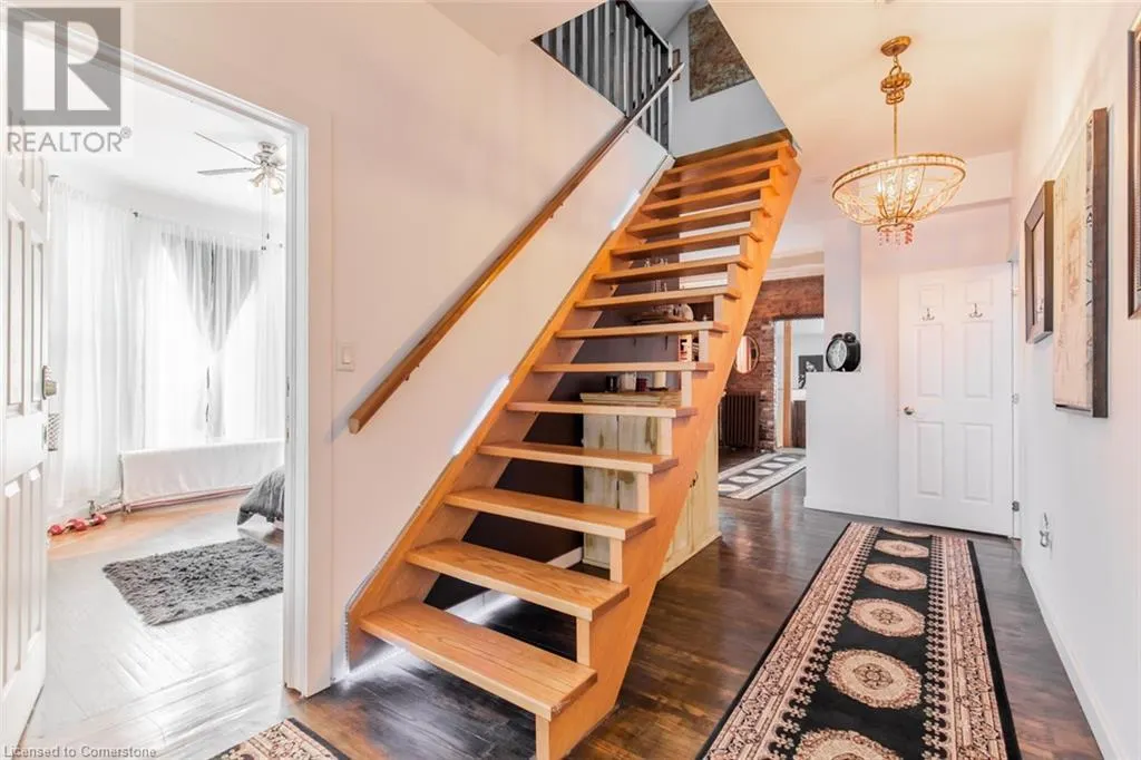 538 MAIN Street E