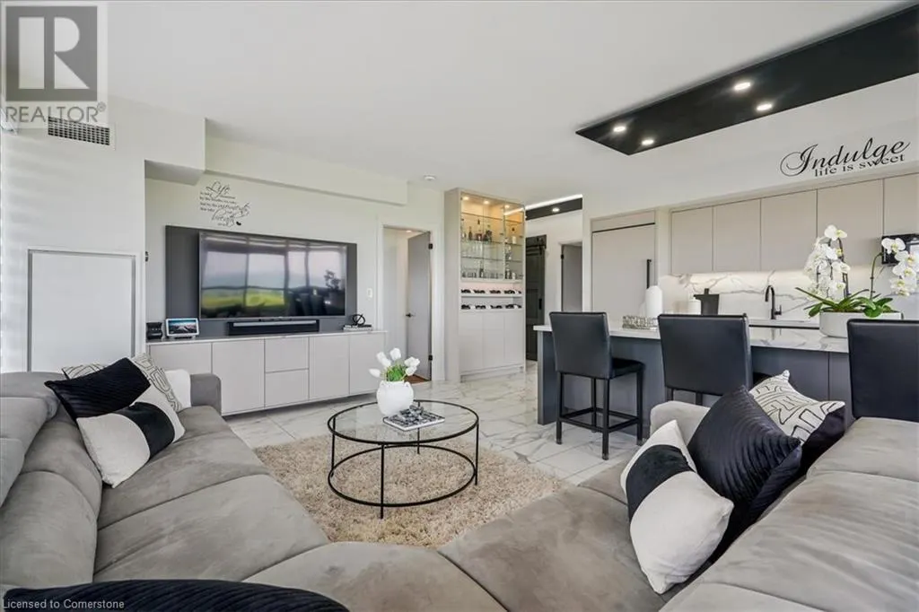 550 NORTH SERVICE Road Unit# 806, #806