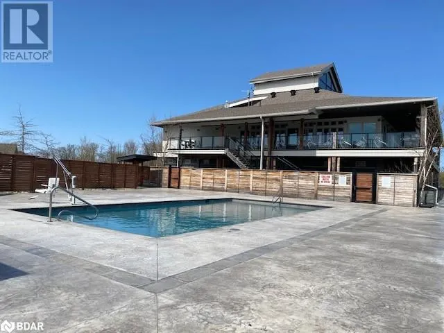 28 MASTERS Crescent