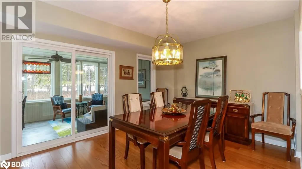 28 MASTERS Crescent